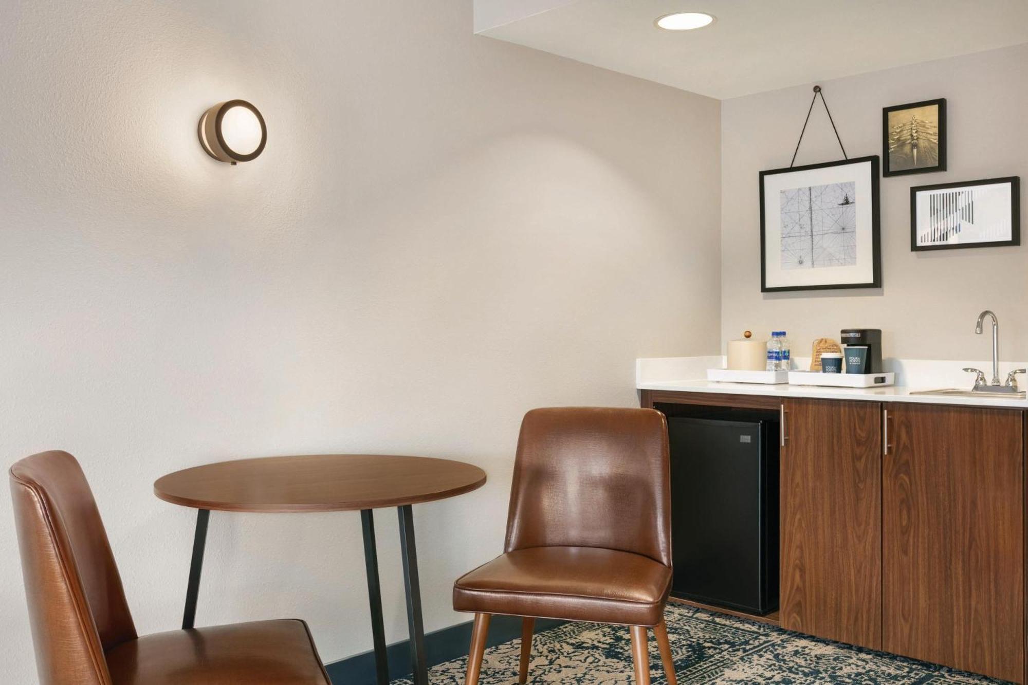 Four Points By Sheraton Raleigh Arena Exteriör bild