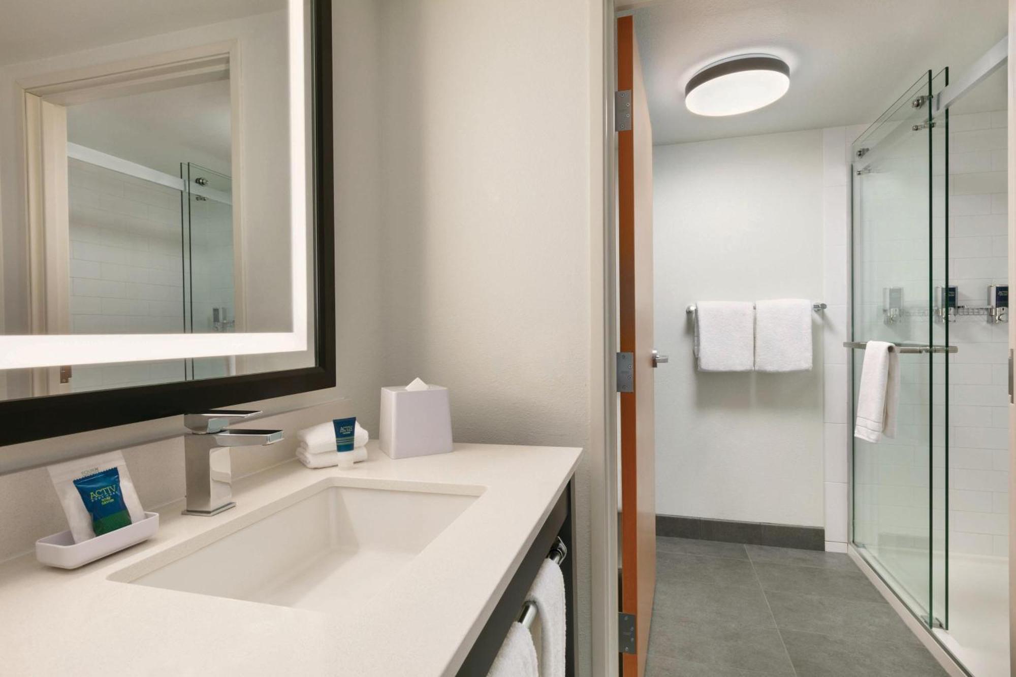 Four Points By Sheraton Raleigh Arena Exteriör bild