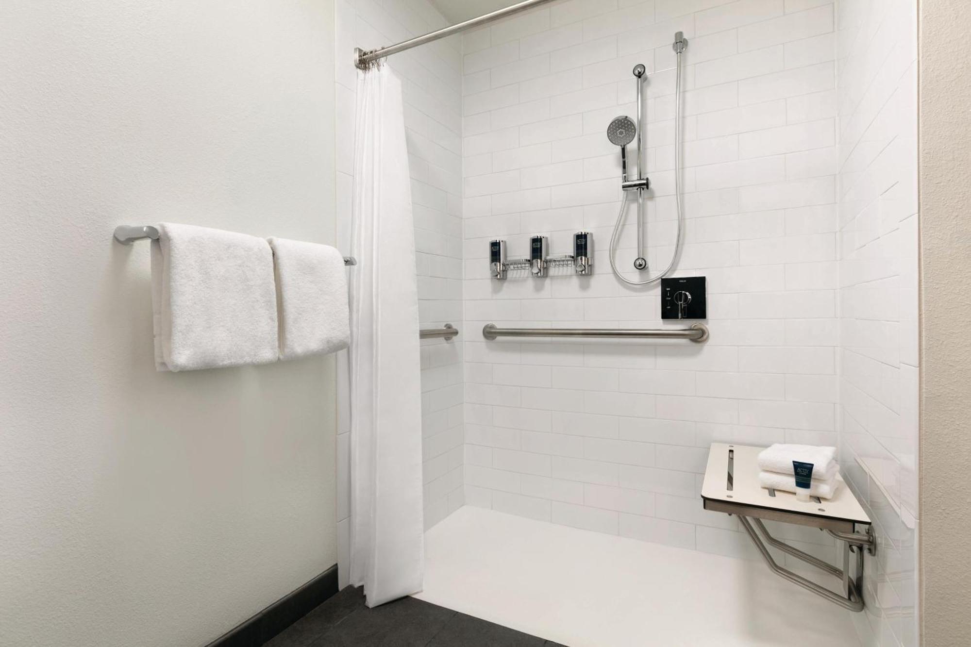 Four Points By Sheraton Raleigh Arena Exteriör bild