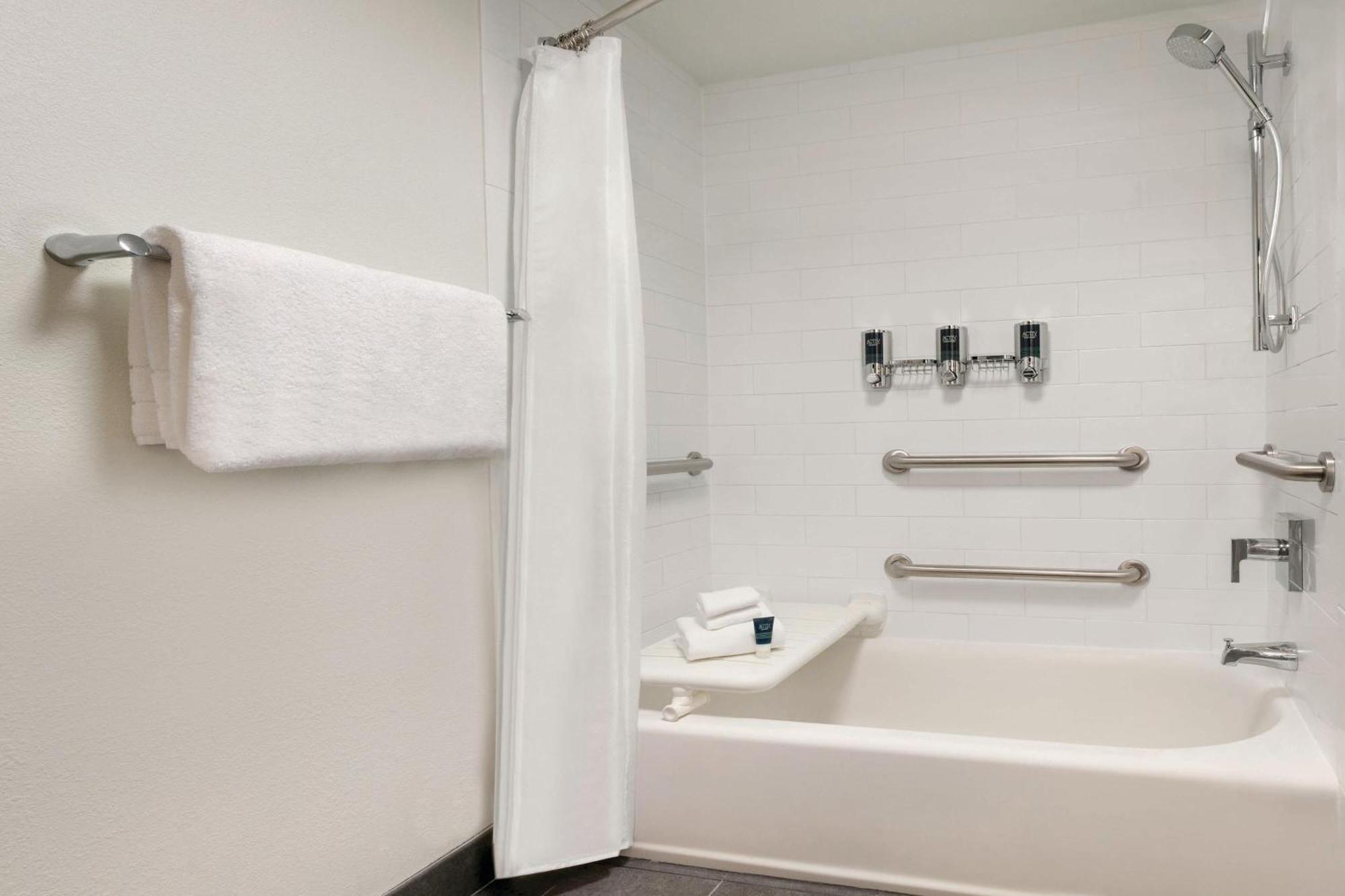 Four Points By Sheraton Raleigh Arena Exteriör bild