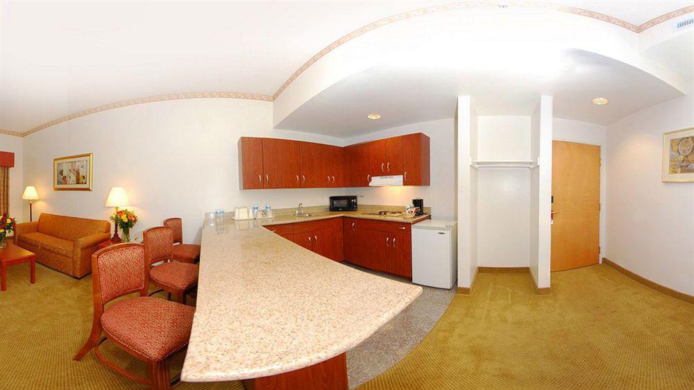 Four Points By Sheraton Raleigh Arena Exteriör bild