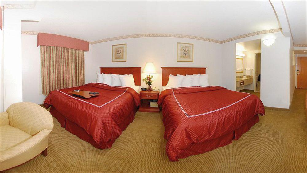 Four Points By Sheraton Raleigh Arena Exteriör bild